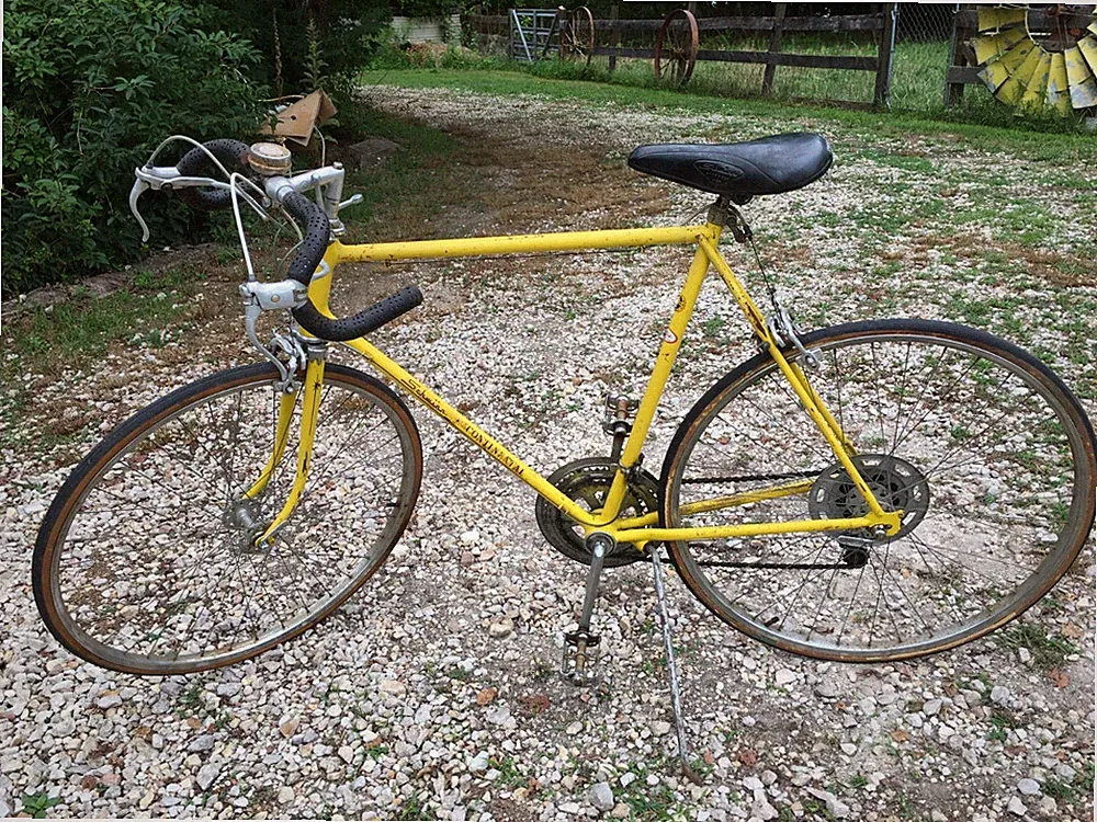 Schwinn Continental 10 speed Boys road racing touring bike Yellow 22in